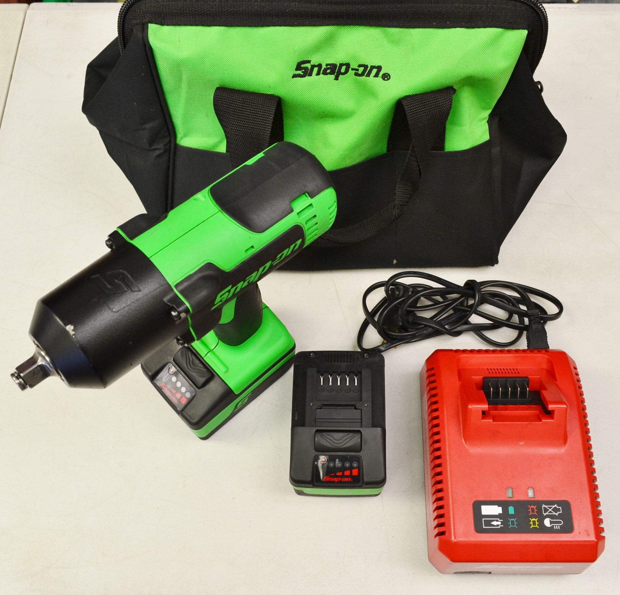 Snap-on CT8850G 18V Li-Ion 1/2" Dr. Impact Wrench Kit for Mechanics and Automotive Professionals
| Snap-on CT8850G 18V